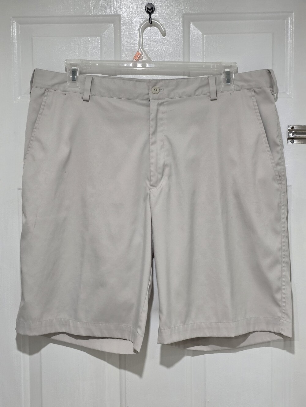 Nike Men's Light Beige Flat-Front Chino Shorts
